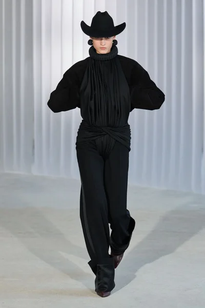 Look 3